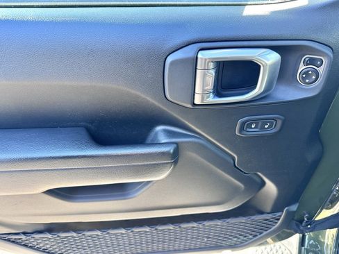 Certified 2022 Jeep Gladiator Willys image 10