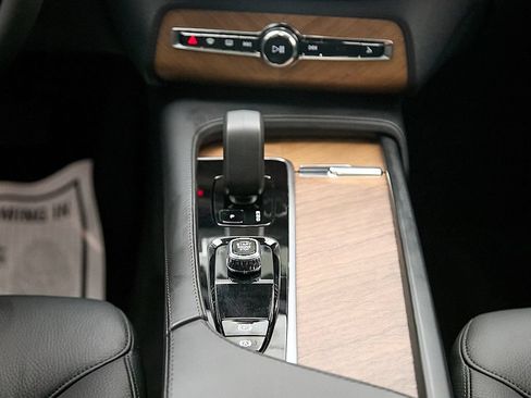 Certified 2024 Volvo XC90 B6 Plus w/ Protection Package Premier AWD/4WD image 32