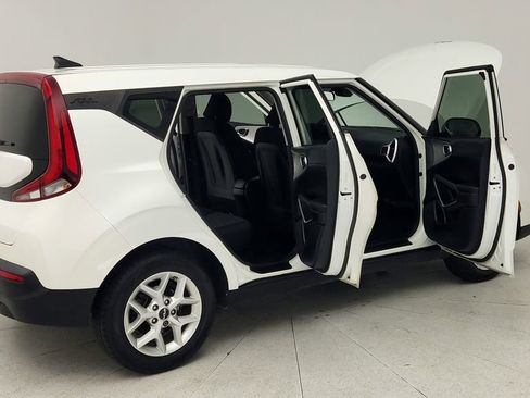 Used 2022 Kia Soul LX w/ Technology Package FWD image 13