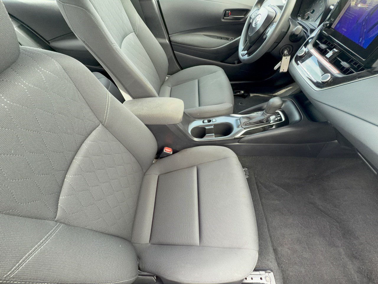 Used 2025 Toyota Corolla LE FWD image 30