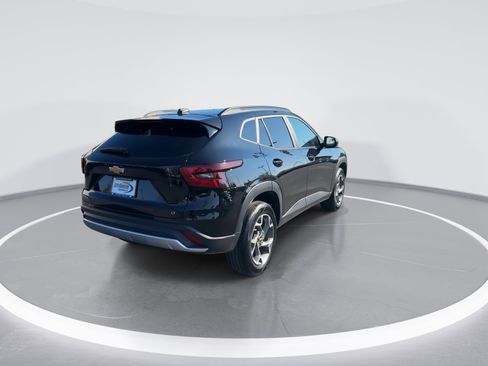 Certified 2025 Chevrolet Trax LT w/ LT Convenience Package image 9