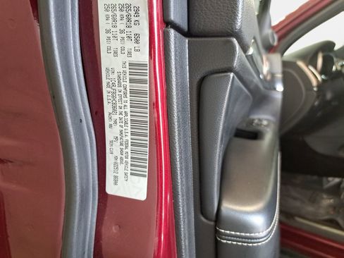 Used 2017 Jeep Grand Cherokee Limited image 34