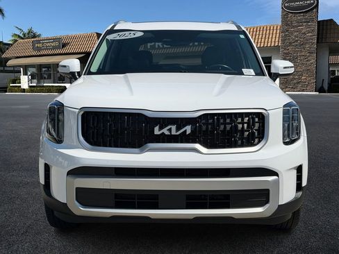 Used 2025 Kia Telluride EX w/ EX Captain's Chair Package FWD image 2