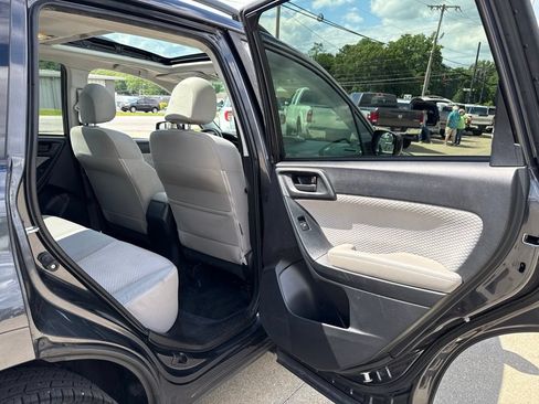Used 2017 Subaru Forester 2.5i Premium w/ All-Weather Package AWD/4WD image 43