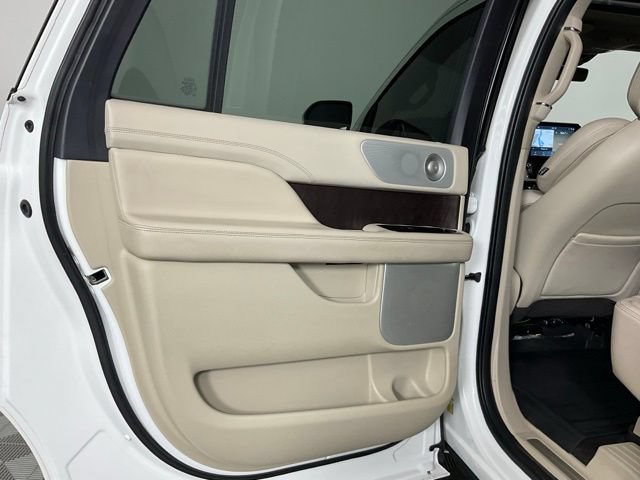 Used 2021 Lincoln Navigator L Reserve w/ Luxury Package AWD/4WD image 14
