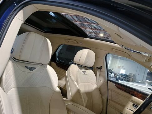 Used 2017 Bentley Bentayga AWD/4WD image 36