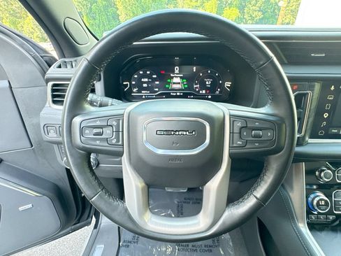 Used 2024 GMC Yukon XL Denali AWD/4WD image 16