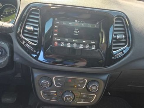 Used 2021 Jeep Compass Latitude AWD/4WD image 10