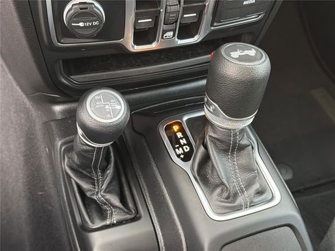 Used 2025 Jeep Wrangler Unlimited Sahara AWD/4WD image 30