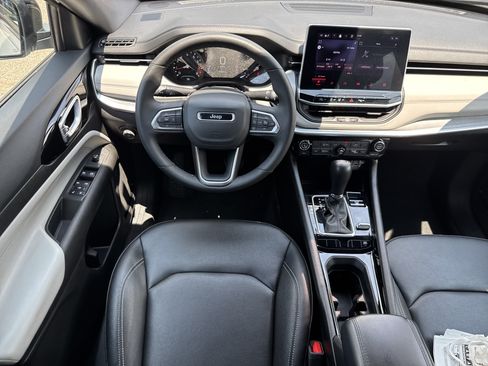 Used 2025 Jeep Compass Limited AWD/4WD image 7
