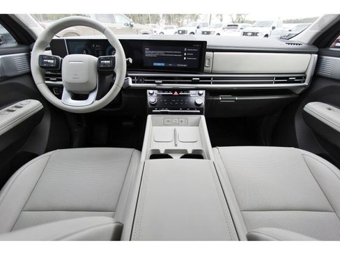 Used 2025 Hyundai Santa Fe SEL FWD image 10