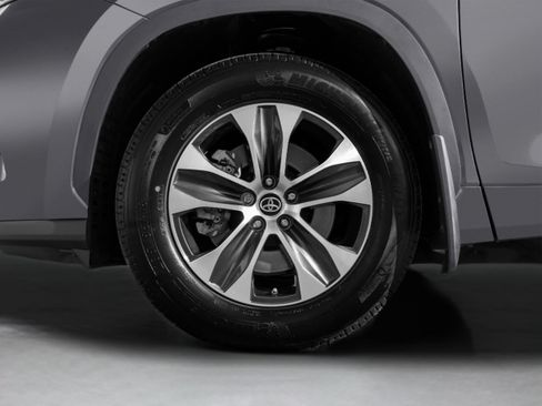 Certified 2024 Toyota Highlander XLE FWD image 48