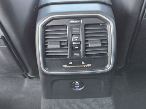 Used 2022 Porsche Macan image 35