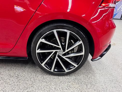 Used 2019 Volkswagen Golf R 4-Door AWD/4WD image 32