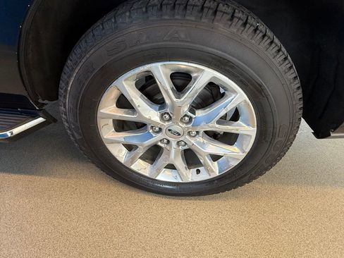 Used 2020 Ford Expedition XLT w/ Equipment Group 202A image 8