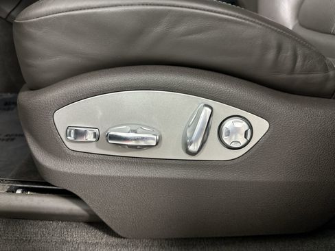 Used 2023 Porsche Macan AWD/4WD image 21