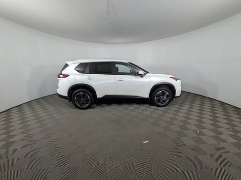 Used 2024 Nissan Rogue SV w/ SV Premium Package image 34