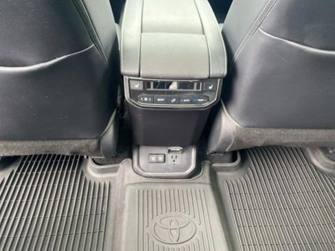 Used 2021 Toyota Highlander Platinum image 31