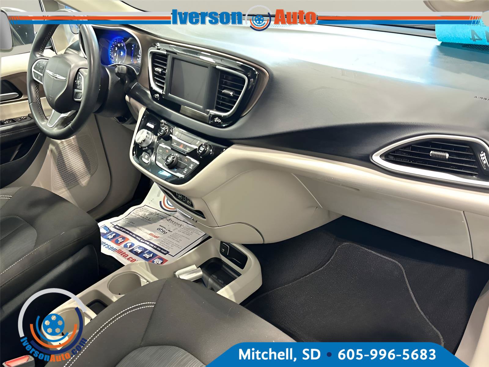 Used 2023 Chrysler Voyager LX FWD image 36