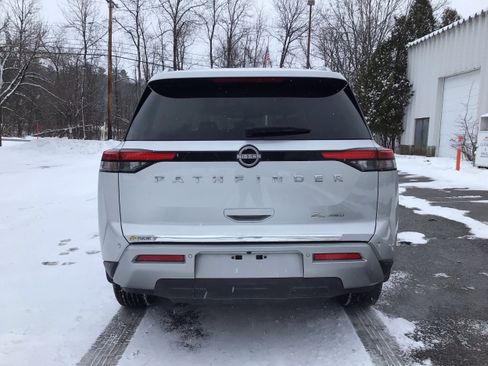 Used 2022 Nissan Pathfinder SL image 6