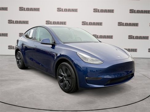 Used 2024 Tesla Model Y Long Range image 7