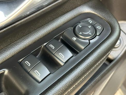 Used 2024 GMC Terrain SLT image 16