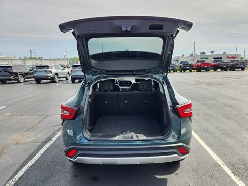 Used 2025 Chevrolet Trax LT FWD image 10