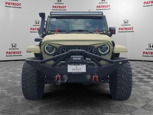 Used 2018 Jeep Wrangler Unlimited Sahara AWD/4WD image 8