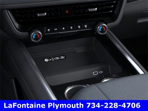 New 2025 Chevrolet Suburban Premier image 23