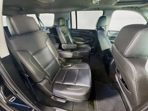 Used 2018 Chevrolet Suburban Premier AWD/4WD image 32