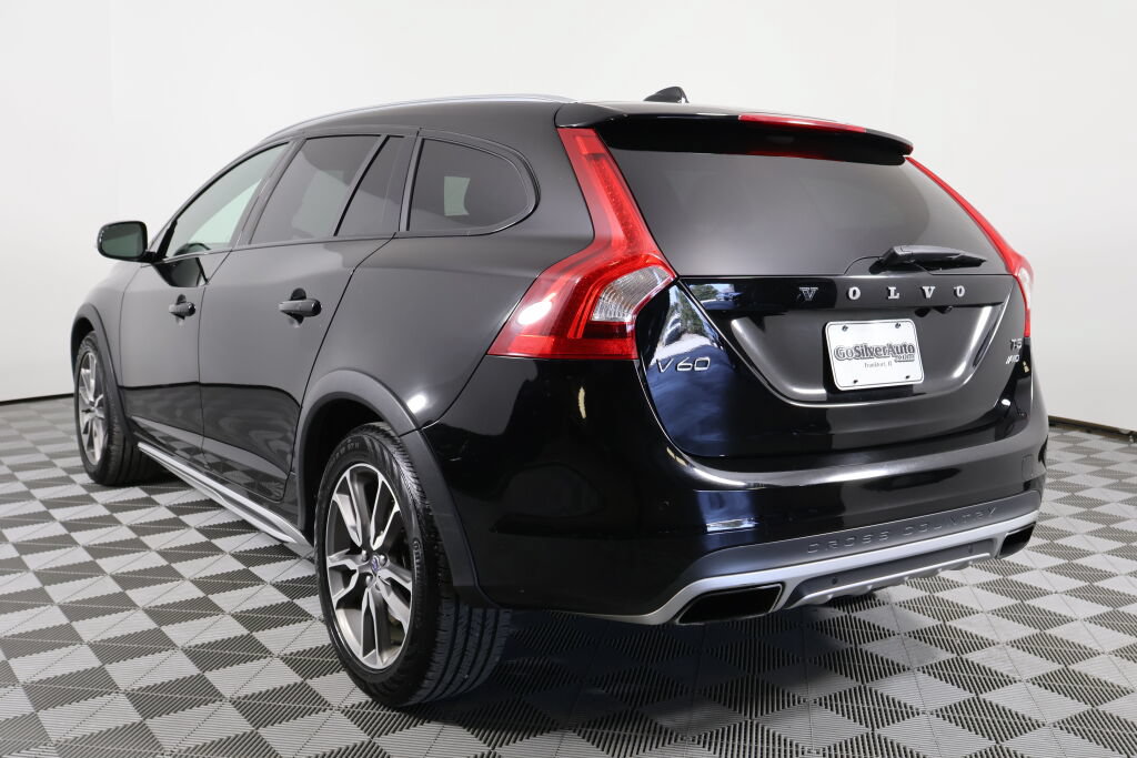 Used 2016 Volvo V60 T5 Cross Country Platinum AWD/4WD image 4