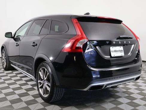 Used 2016 Volvo V60 T5 Cross Country Platinum image 4