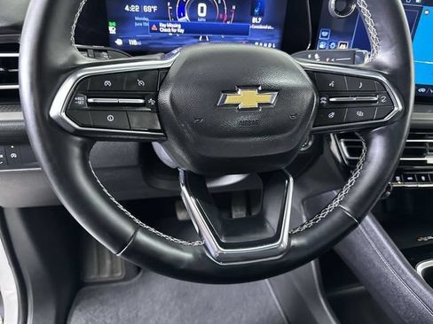 Used 2025 Chevrolet Traverse LT FWD image 11