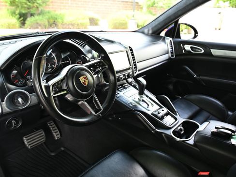Used 2015 Porsche Cayenne Turbo AWD/4WD image 21