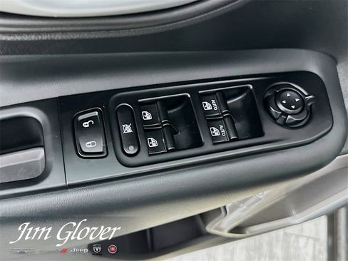 Used 2023 Jeep Renegade Latitude image 21