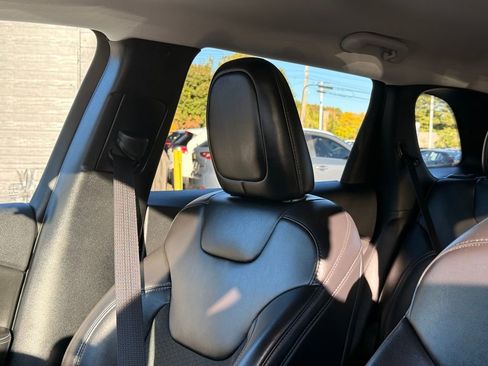 Used 2021 Jeep Cherokee Latitude Plus image 24