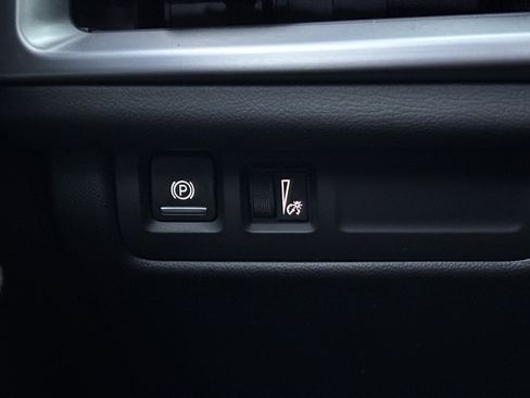 Used 2024 Cadillac XT4 Premium Luxury image 29