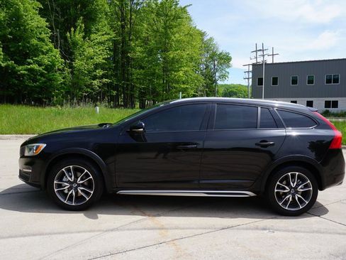 Used 2016 Volvo V60 T5 Cross Country AWD/4WD image 2