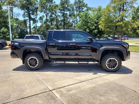 Used 2024 Toyota Tacoma TRD Off-Road w/ TRD Off Road Premium Package AWD/4WD image 8