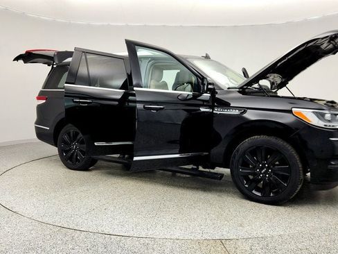 Used 2022 Lincoln Navigator Reserve image 10