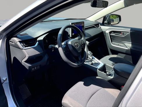 Used 2025 Toyota RAV4 LE AWD/4WD image 18