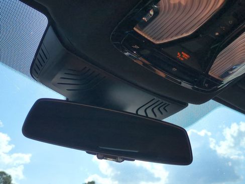 Certified 2023 BMW 530e xDrive w/ Premium Package image 27