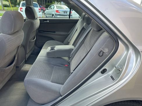 Used 2005 Toyota Camry LE FWD image 8