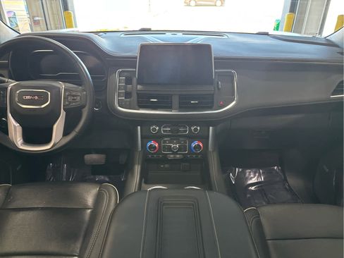 Used 2023 GMC Yukon XL SLT AWD/4WD image 9