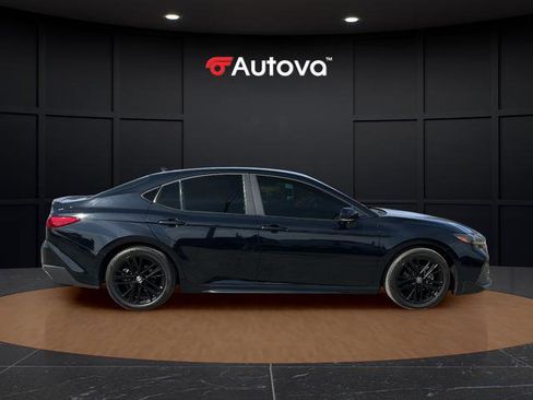 Used 2025 Toyota Camry SE w/ Convenience Package image 6