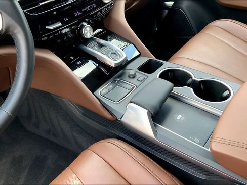 Used 2023 Acura MDX SH-AWD w/ Technology Package image 16