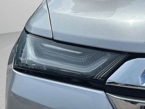 Used 2022 Chevrolet Traverse LT FWD image 22