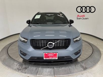 Used 2022 Volvo XC40 T4 R-Design w/ Advanced Package