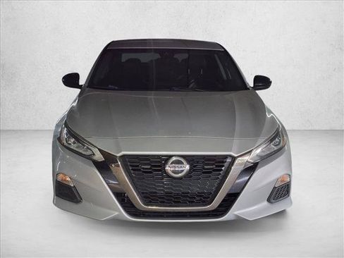 Used 2022 Nissan Altima 2.5 SR FWD image 2