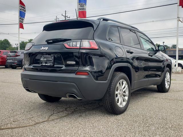 Used 2022 Jeep Cherokee Latitude Lux w/ Sun & Sound Group AWD/4WD image 3